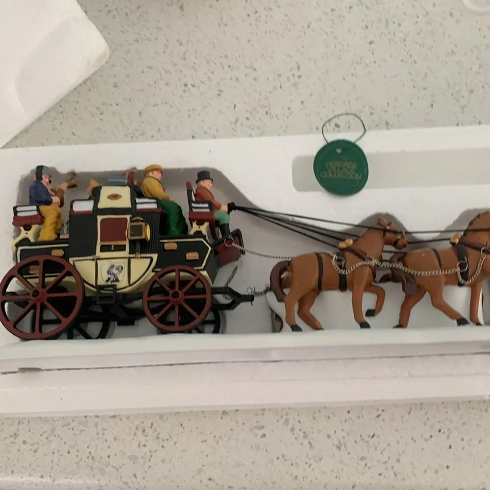 Dickens' Village Holiday Coach vintage